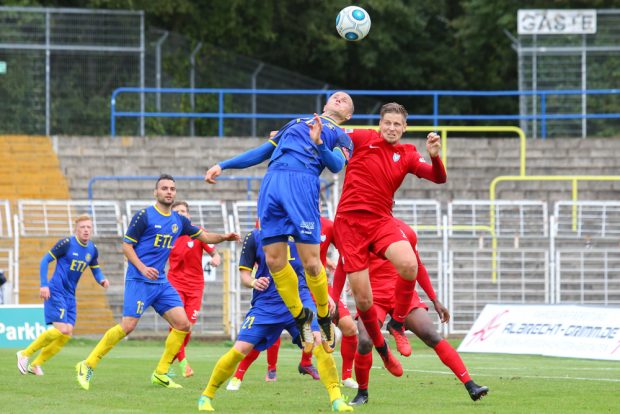 Der eingewechselte Matus Lorincak (li.) im Strafraum der Berliner. Foto: Jan Kaefer