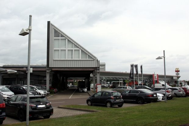 Glücklich ist hier gerade niemand, man sei in "Schockstarre" im Autohaus Saxe am Sandberg 59. Foto: L-IZ.de