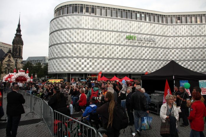 Die Linke bei der Abschlussveranstaltung um 17 Uhr. Foto: L-IZ.de