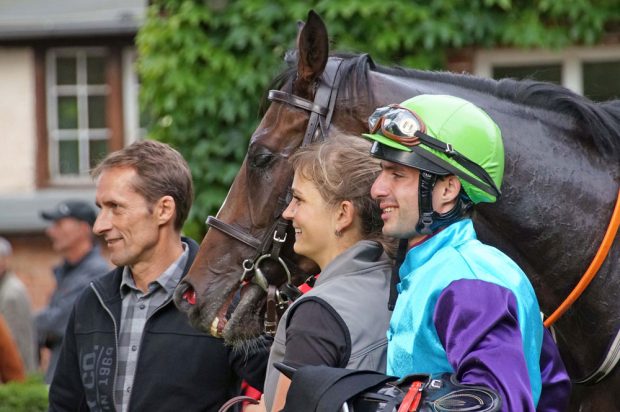 Der Leipziger Wallach Mount Juliet geht erneut für den 60-köpfigen Rennstall Scheibenholz an den Start. Foto: Schwalbe