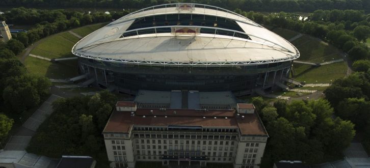 Luftbild der Red Bull Arena in Richtung Westen: © RB Leipzig