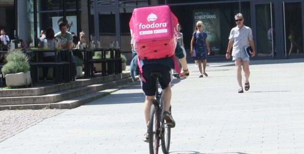Food-Kurier unterwegs. Foto: Ralf Julke