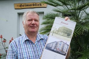 Werner Franke mit dem Großzschocher-Kalender für 2018. Foto: Ralf Julke