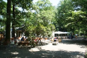 Gaststätte Glashaus im Clara-Zetkin-Park. Foto: Ralf Julke