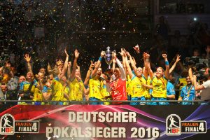 Ein Bild aus glücklichen Tagen – Der Pokalsieg 2016 war der letzte Titelgewinn des HC Leipzig. Foto: Jan Kaefer