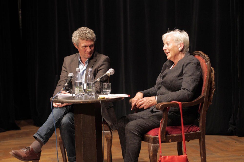 „Lasst unsere Kinder wählen“: Renate Schmidt und Sven Heitkamp diskutierten über das „Wahlrecht ab Geburt“. Foto: Uwe Willmann, Leipzig, AG Demokratie des Evangelischen Schulzentrums