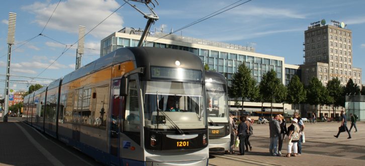 Straßenbahn der LVB auf dem Augustusplatz. Foto: Ralf Julke
