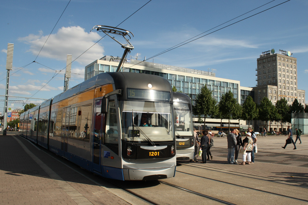 Straßenbahn der LVB auf dem Augustusplatz. Foto: Ralf Julke