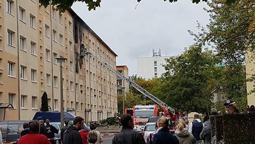 Nach der Explosion brannte die Wohnung aus, eine Frau sprang aus dem vierten Stock. Foto: Privat