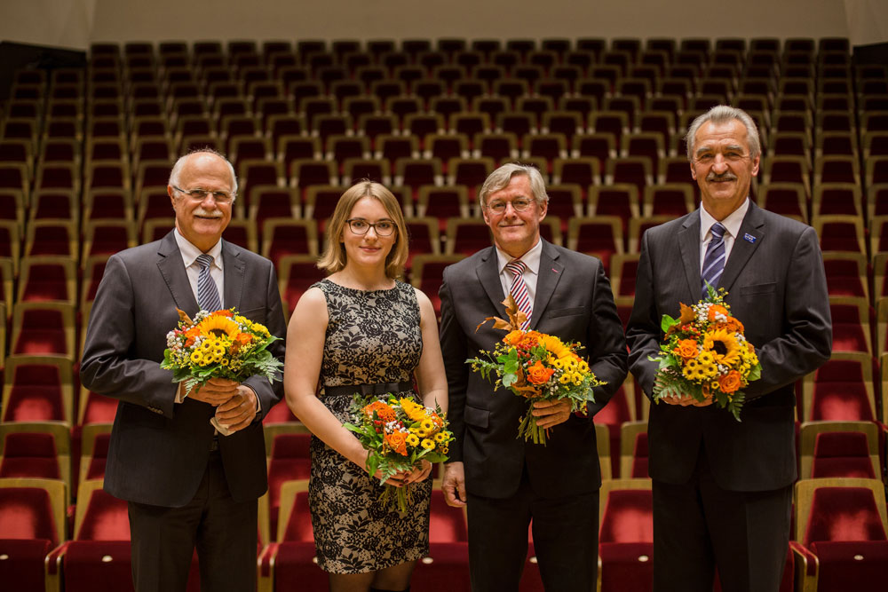 Die zur Feierlichen Immatrikulation geehrten Preisträger des Jahres 2017, v.l.n.r.: Prof. Johannes Ditges, Liudmyla Merlenko, Prof. Klaus Holschemacher (er nahm den Preis stellvertretend für Dr.-Ing. Stefan Käseberg entgegen), Prof. Michael Kubessa. Foto: Robert Weinhold/HTWK Leipzig