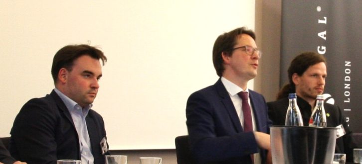 Markus Walther, zusammen mit den Rechtsanwälten Peter Hense (Spirit Legal) und Jürgen Kasek bei einer Podiumsdebatte am 5. Mai 2017 über Fakenews und Hatespeech im Netz. Foto: L-IZ.de
