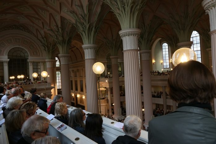 1.400 Menschen lauschten und beteten. Foto: L-IZ.de