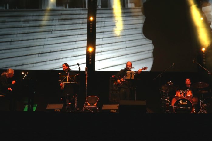 Stephan König (links) und Band groovten ordentlich. Foto: L-IZ.de