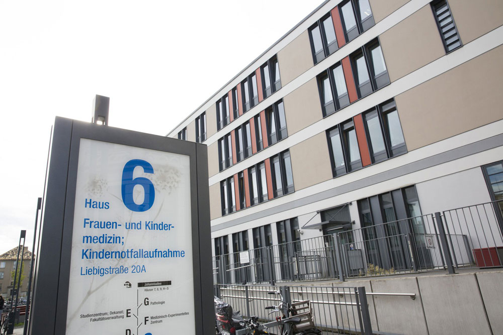 Haus 6 des Universitätsklinikums Leipzig, in dem sich auch die Kindernotfallaufnahme befindet. Foto: Stefan Straube/UKL