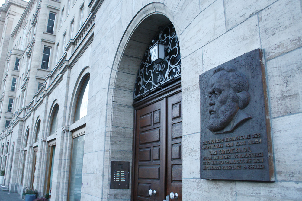 Erinnerungstafel am Rossplatz. Foto: Ralf Julke