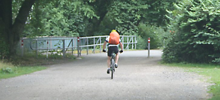 Radfahrer auf dem Elsterradweg. Foto: Ralf Julke