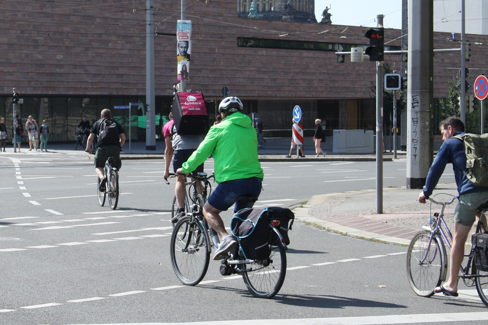 Radfahrer am Martin-Luther-Ring. Foto: Ralf Julke