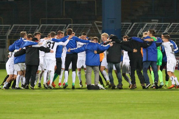 Statt Lok feiern am Ende die Gäste aus Bautzen. Foto: Jan Kaefer