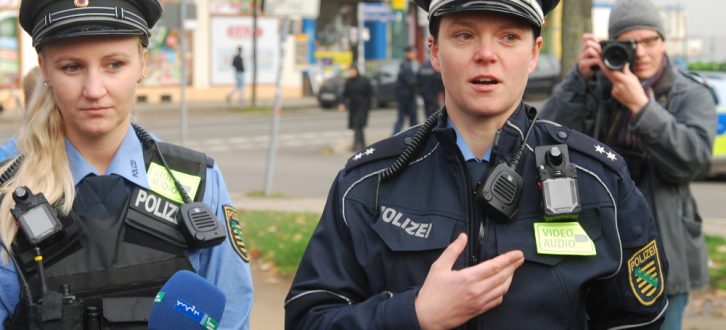Polizistinnen mit Bodycam. Foto: René Loch