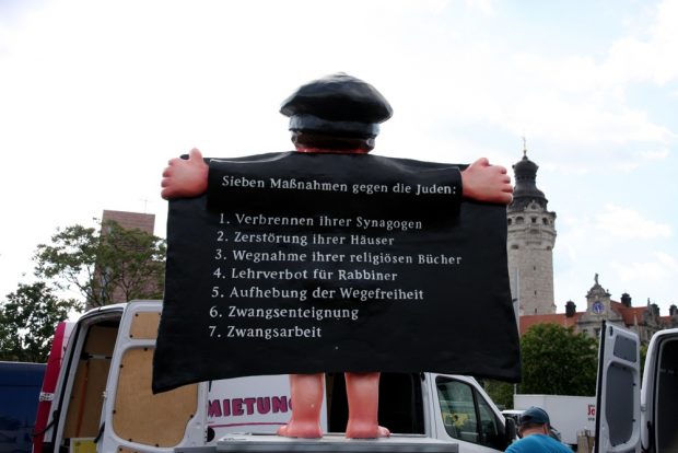 Luther grüßt in Richtung Leipziger Rathaus. Foto: L-IZ.de