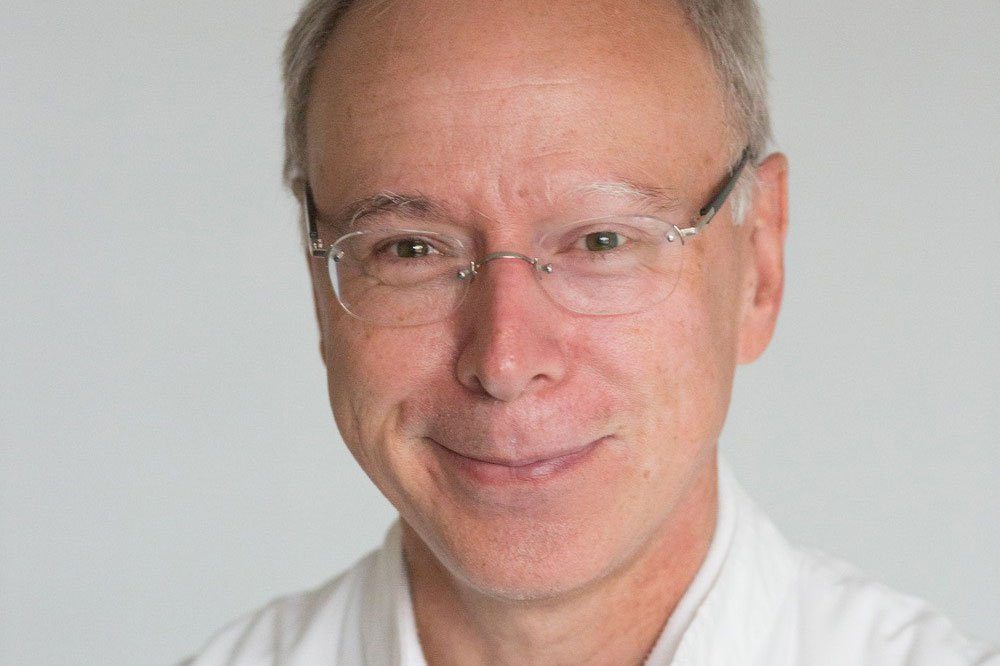 Prof. Christoph Josten, Direktor der Klinik und Poliklinik für Orthopädie, Unfallchirurgie und Plastische Chirurgie, registriert eine steigende Zahl schwerer Unfälle mit Radfahrern. Foto: Stefan Straube/UKL