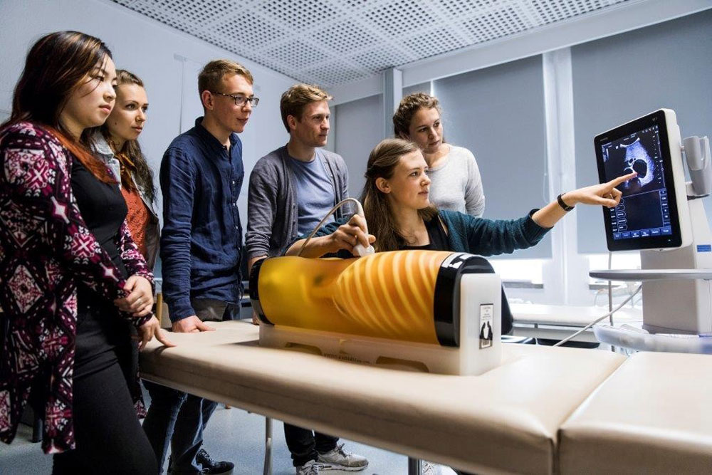 Medizinstudierende in der Leipziger LernKlinik. Foto: Universität Leipzig, Christian Hüller