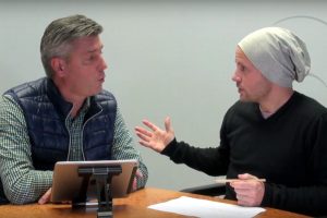 Norman Landgraf und Martin Hoch über das Thema Stock im Arsch und das Leipziger Derby. Foto: Videoscreen von Heimspiel TV