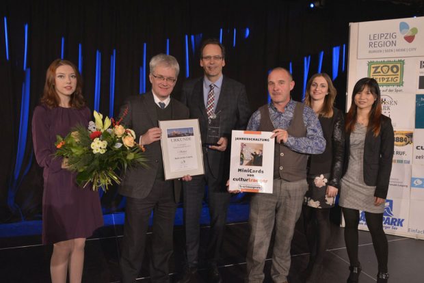 Michael Berninger, Geschäftsführer von culturtraeger (3.v.r.) überreichte Prof. Dr. Peter Wollny (Bach-Archiv Leipzig) als Preis eine Jahresschaltung MiniCards. Foto: Bernd Görne