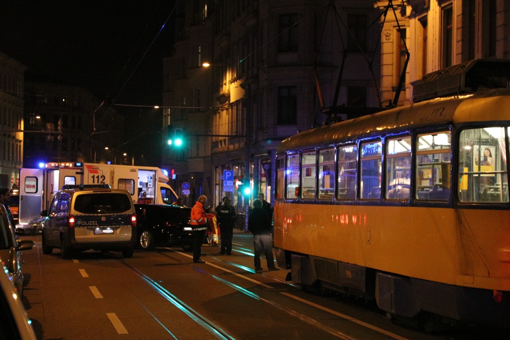 Dieses Mal knallte es an der kleinen Kreuzung Jahnallee/Lessingstraße. Foto: L-IZ.de