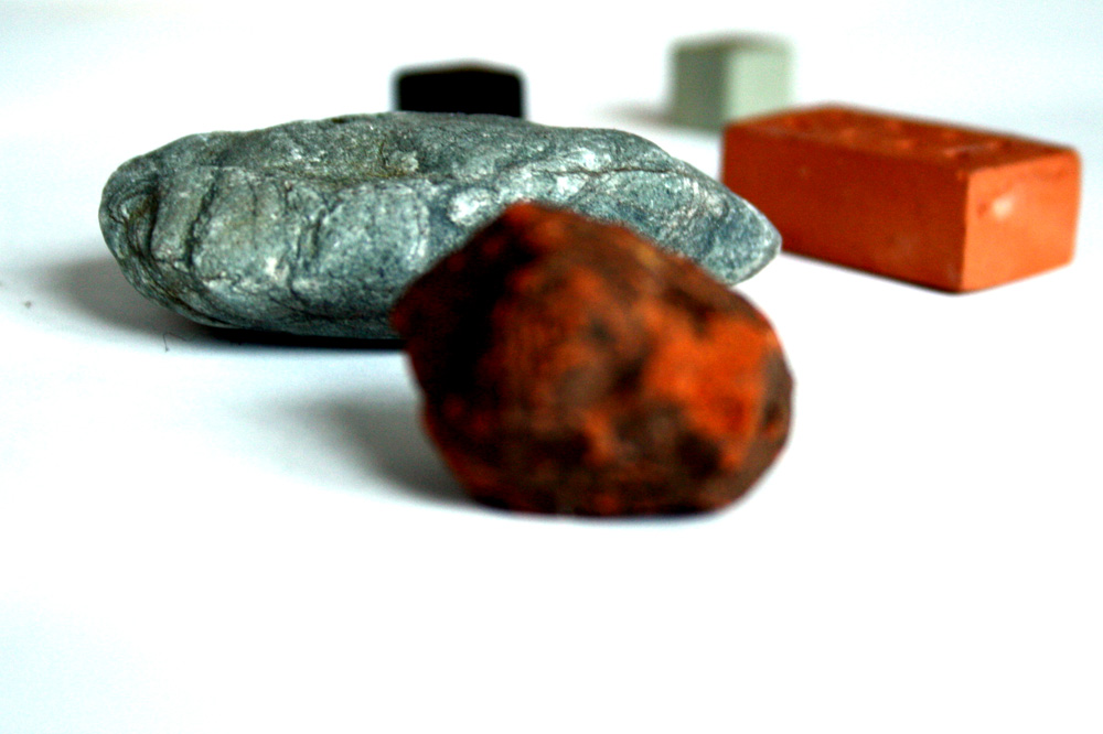 Ein kleiner selbstgebauter Garten der Steine. Foto: Ralf Julke