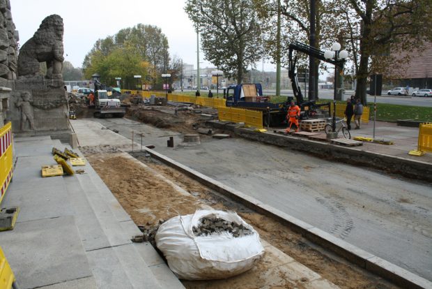 Bauarbeiten am Rathausvorplatz. Foto: Ralf Julke