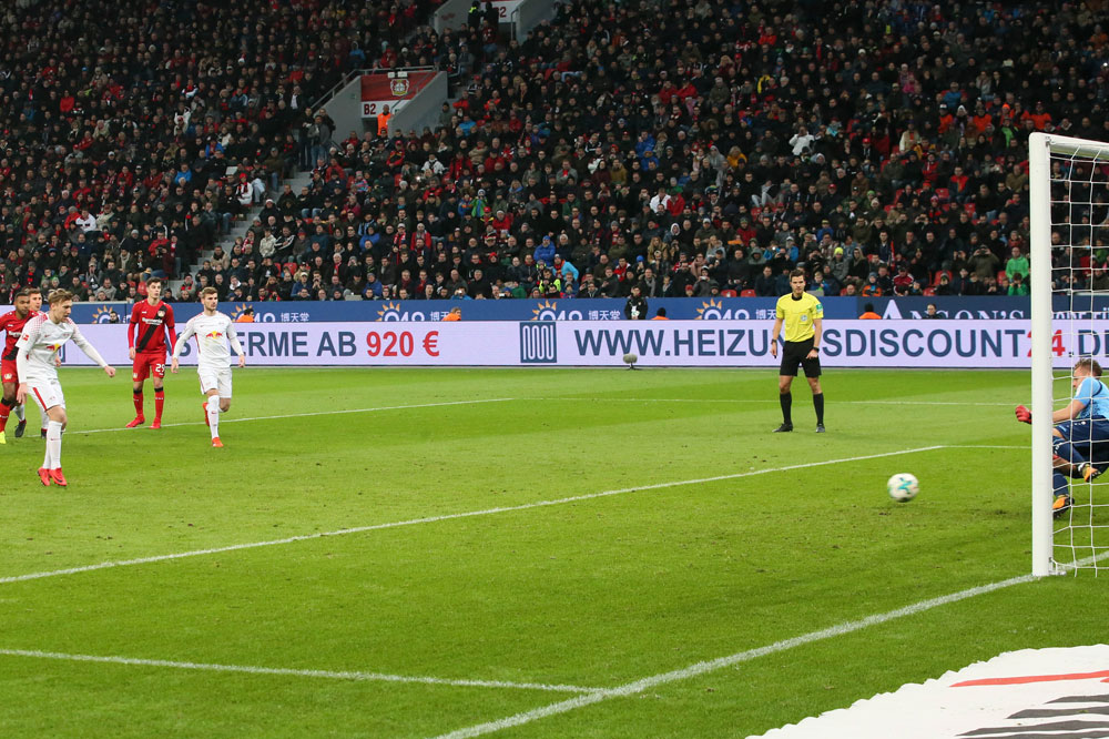 Forsberg verwandelt zur erneuten Führung für RBL. Foto: GEPA pictures/Sven Sonntag