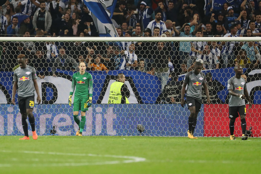 Enttäuschte Rasenballer. Foto: GEPA pictures