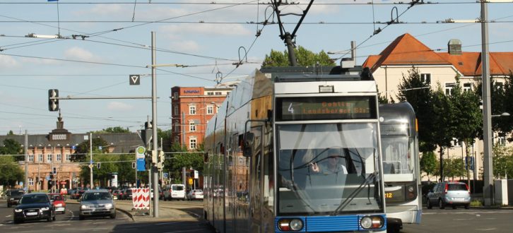 Straßenbahnen am Augustusplatz. Foto: Ralf Julke