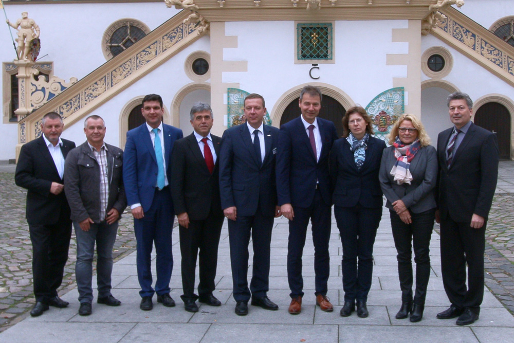 Gruppenbild zur Unterzeichnung der Torgauer Erklärung. Foto: Landratsamt Nordsachsen