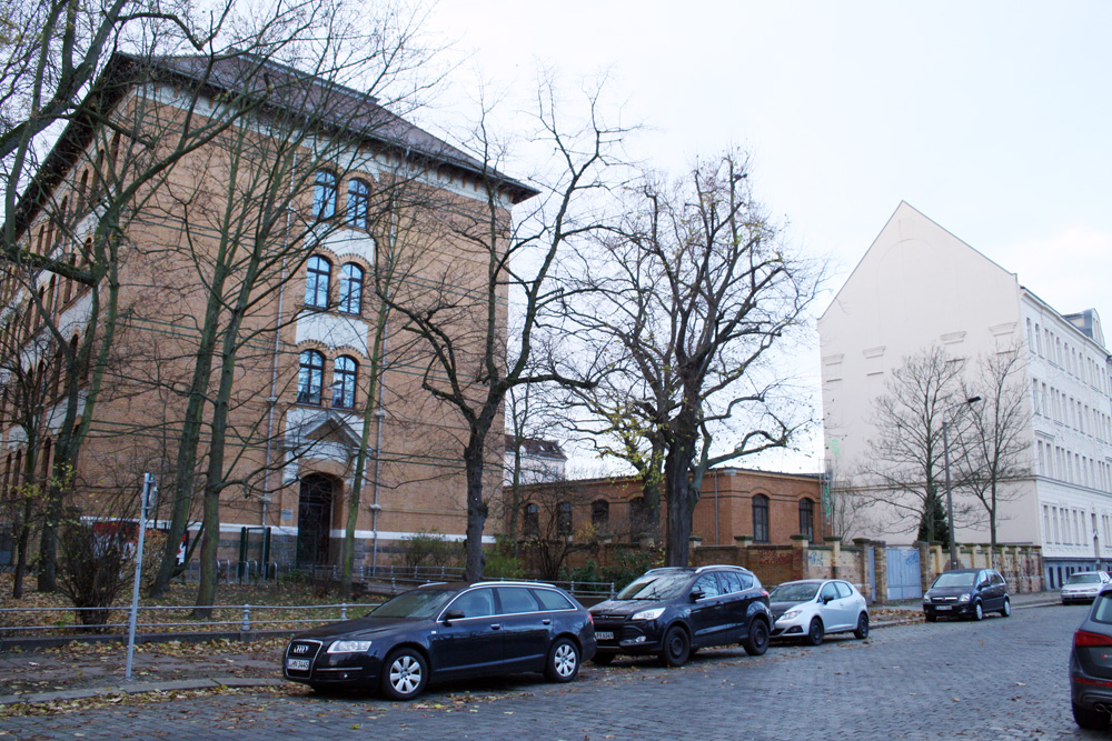 Die Nordseite der Apollonia-von-Wiedebach-Schule. Foto: Ralf Julke