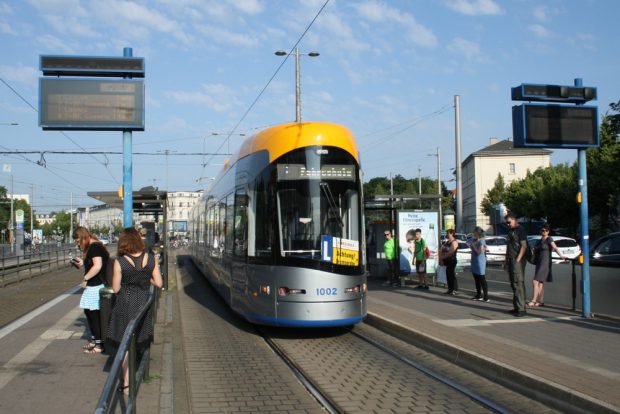 XL-Straßenbahn am Goerdelerring. Foto: Ralf Julke