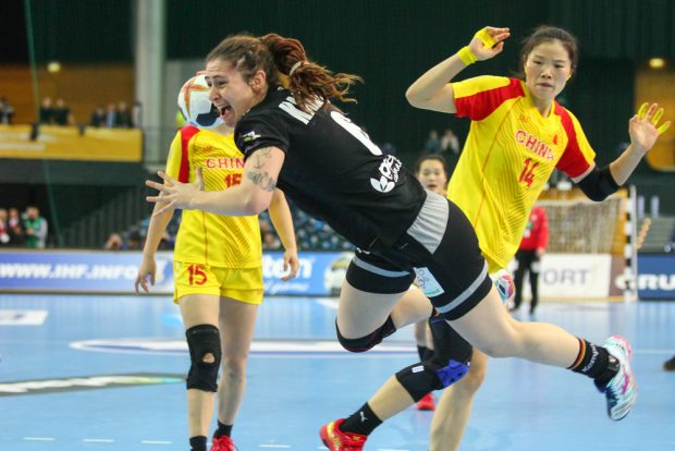 Jenny Karolius fliegt dem Tor entgegen. Foto: Jan Kaefer