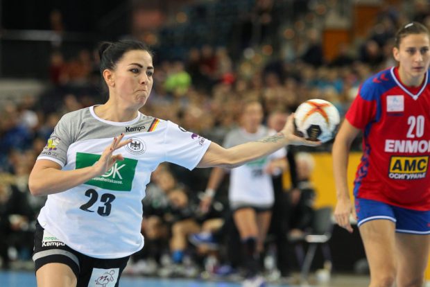 Svenja Huber (6 Tore) wurde als beste Spielerin der Partie geehrt. Foto: Jan Kaefer