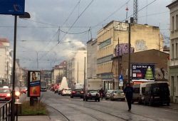 Die ersten Rauchwolken um 14:45 Uhr an der Georg-Schumann-Straße. Foto: Privat