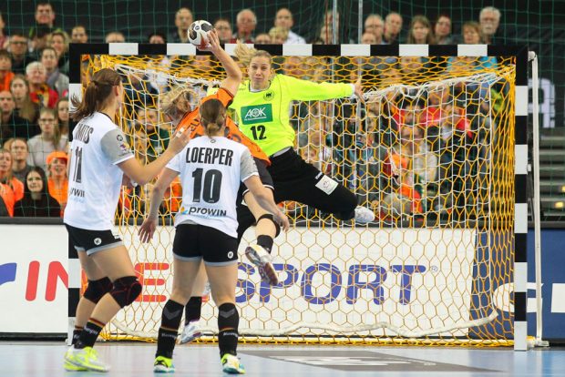 Im Spiel gegen die Niederlande gab es auch für Katja Kramarczyk wenig zu halten. Foto: Jan Kaefer