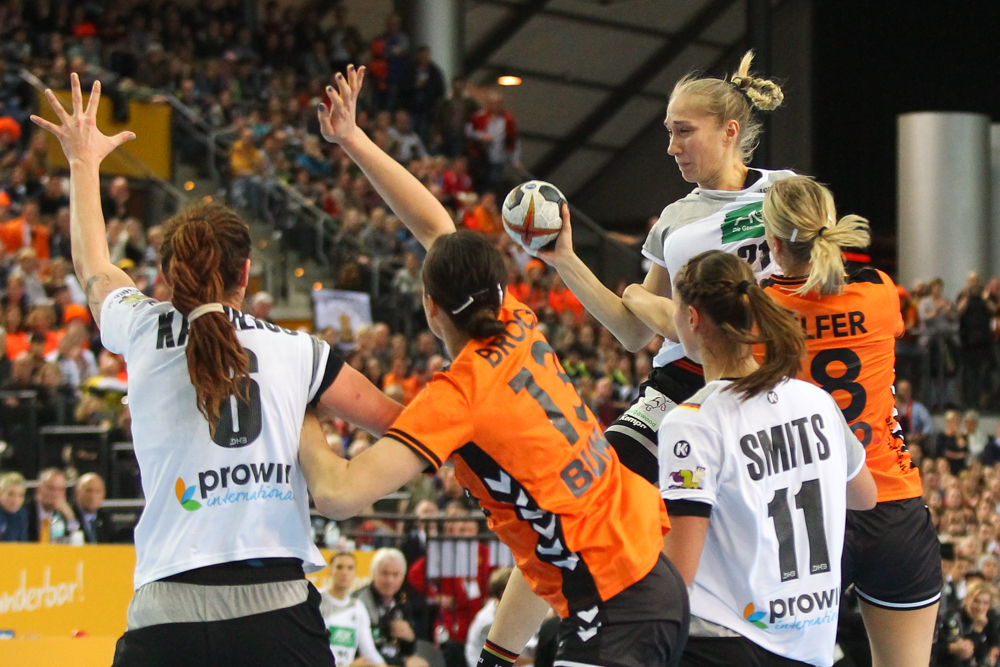 Viel zu selten war der orangefarbene Abwehrblock zu überwinden. Foto: Jan Kaefer