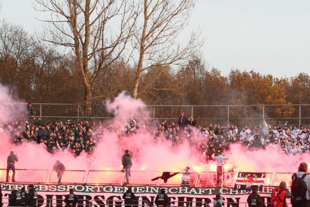 Die Schlachtenbummler der anderen Seite am 22.11. 2017 in Leipzig Probstheida. Foto: Jan Kaefer