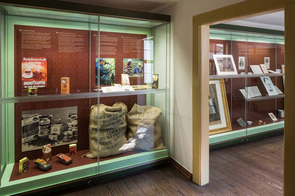 „Ausstellungsteil Fair Trade im Coffe Baum“. Foto: Peter Franke