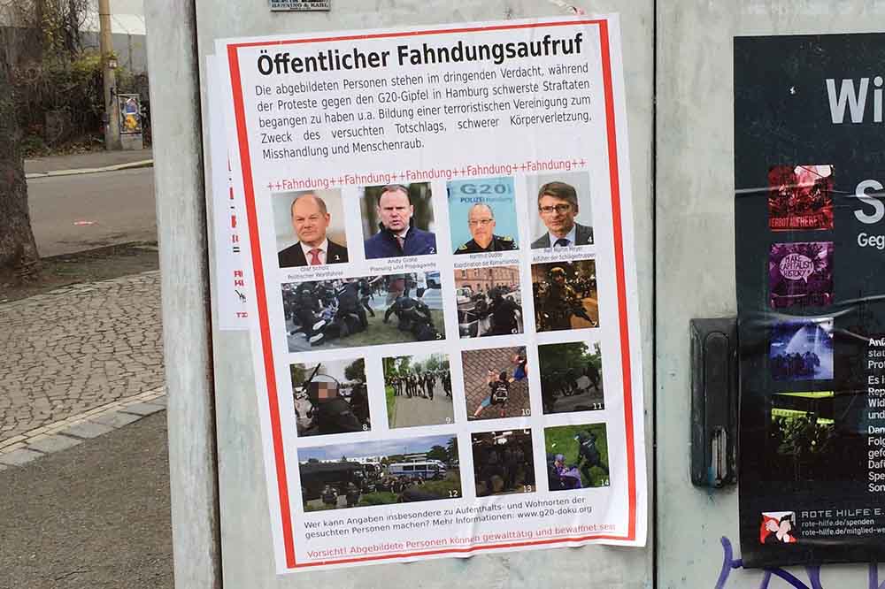Mit diesem Plakat fahnden Linksradikale nach Politikern und Polizisten. Foto: Martin Schöler