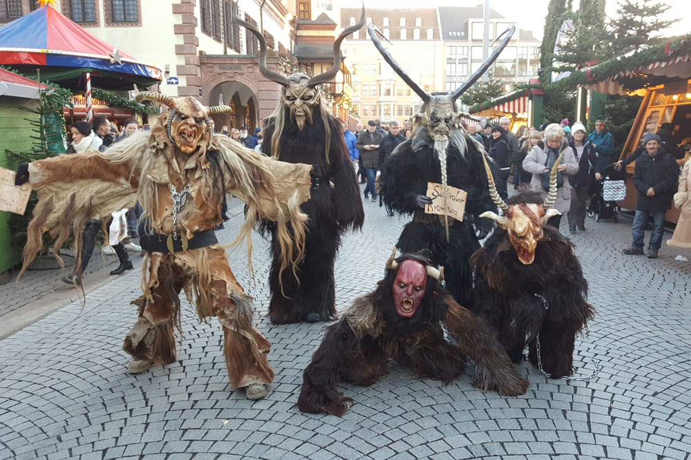 Südtiroler Perchten auf dem Leipziger Weihnachtsmarkt. Foto: Stadt Leipzig, Alexander Gruß