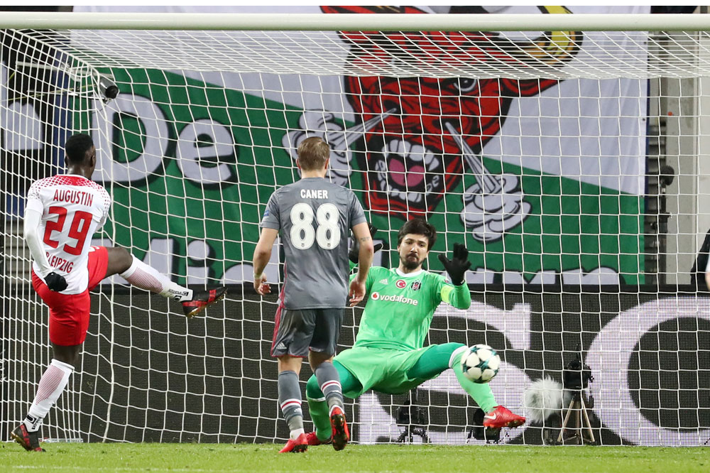 Besiktas-Keeper Tolga Zengin vereitelte eine Vielzahl der RBL-Möglichkeiten. Foto: GEPA pictures/Roger Petzsche