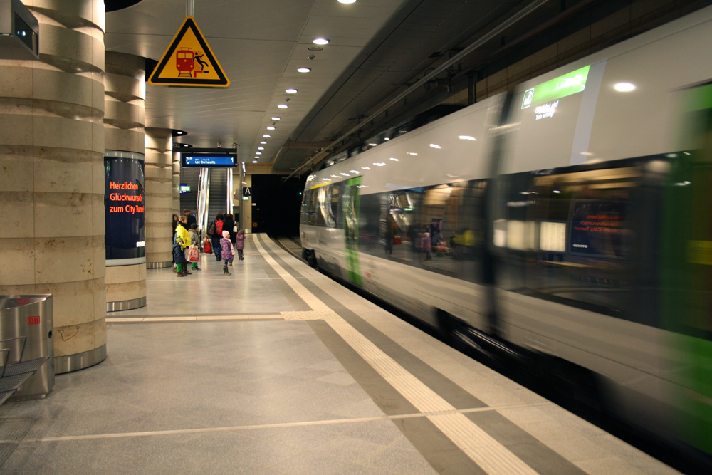 S-Bahn im Hauptbahnhof Leipzig. Foto: Ralf Julke