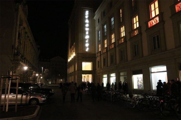Im Schauspielhaus geht’s jetzt auch für die L-IZ zu den Tiger Lillys. Fotos: L-IZ.de