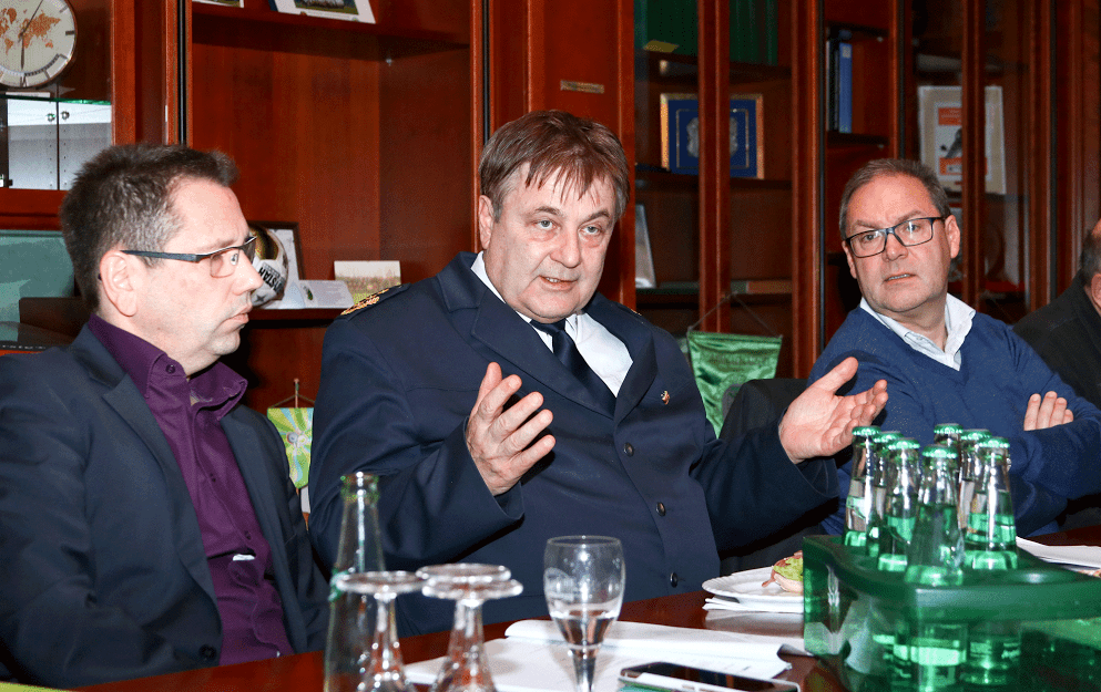 SFV und Polizei - Partner im Kampf gegen Extremismus